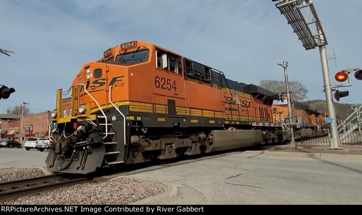 BNSF 6254 Leading A Rare H/E Train